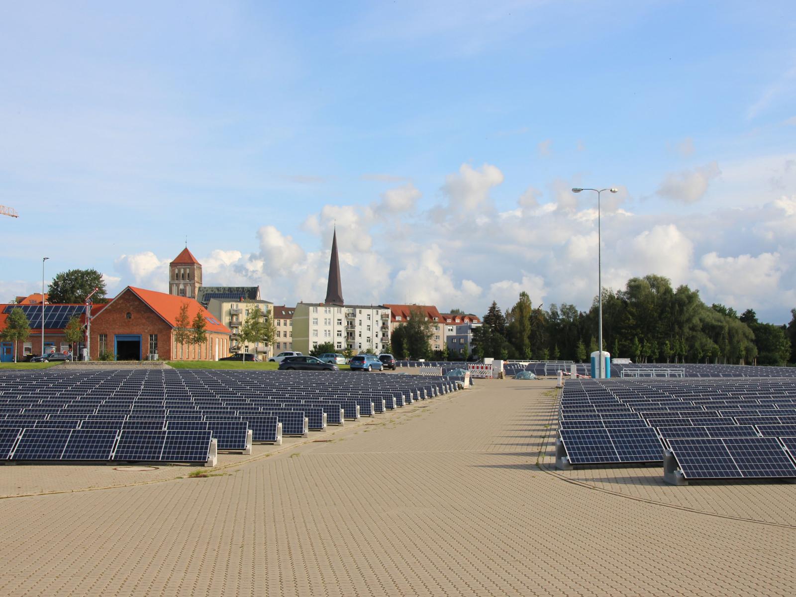 2017 - Wir nehmen die Photovoltaikanlage auf dem alten Gaswerksgelände in Betrieb