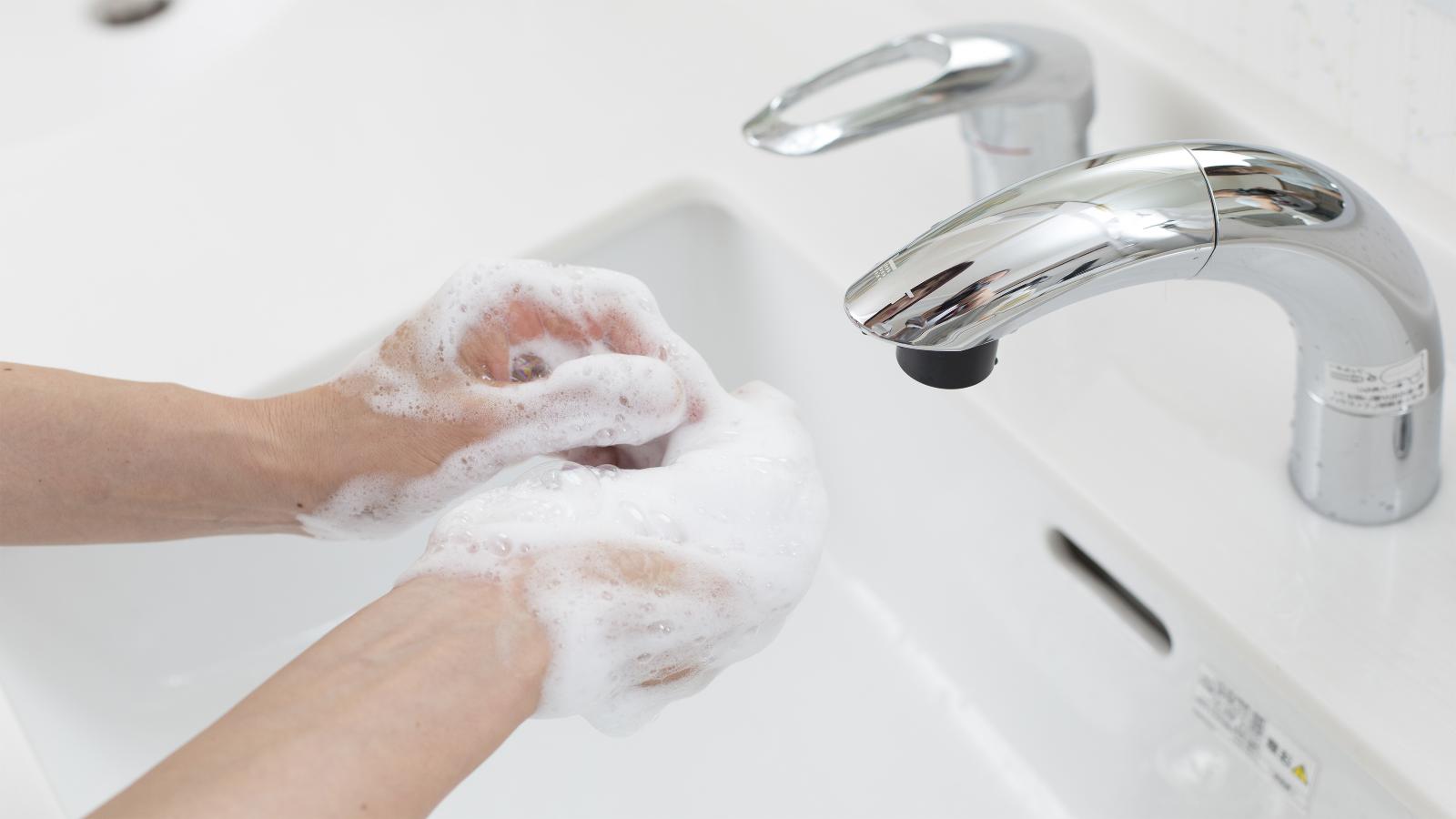 Einfach und sicher: MIt gründlichem Händewaschen können Sie sich und andere Menschen vor einer Ansteckung mit dem Coronavirus schützen. 