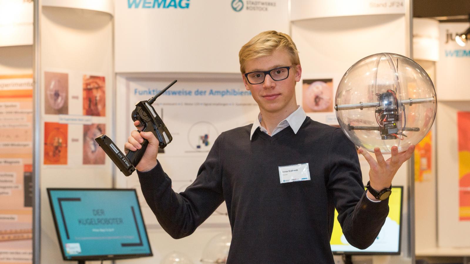 Anders als in den vergangenen Jahren, wie hier im Bild aus 2020, fand der 31. Landeswettbewerb Jugend forscht nicht vor Ort statt, sondern online. Foto: WEMAG Rudolph-Kramer (2020)