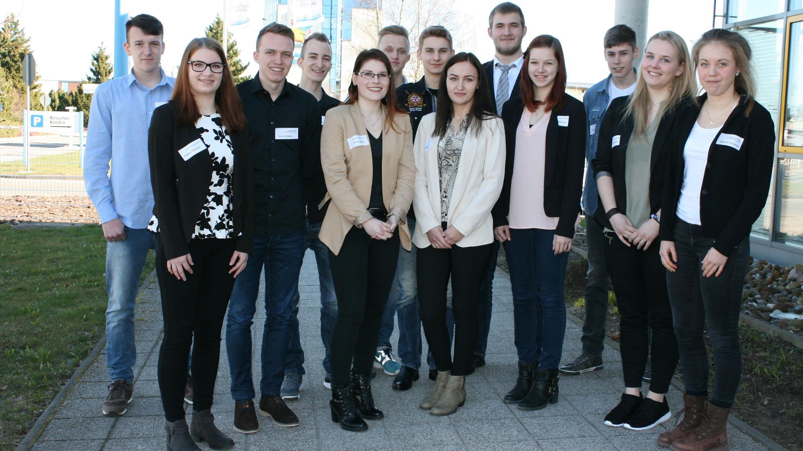 Niklas Thiel, Sophia Thomsen, Kevin Stübke, Tim Neubauer, Janine Noack, Tim Hagemann, Dominic Nowak, Lydia Hergert, Friedrich Hamann, Svenja Dümmer, Yannick Malguth, Laura Witt, Michelle Knobloch (v.l.n.r.). Foto: Stadtwerke