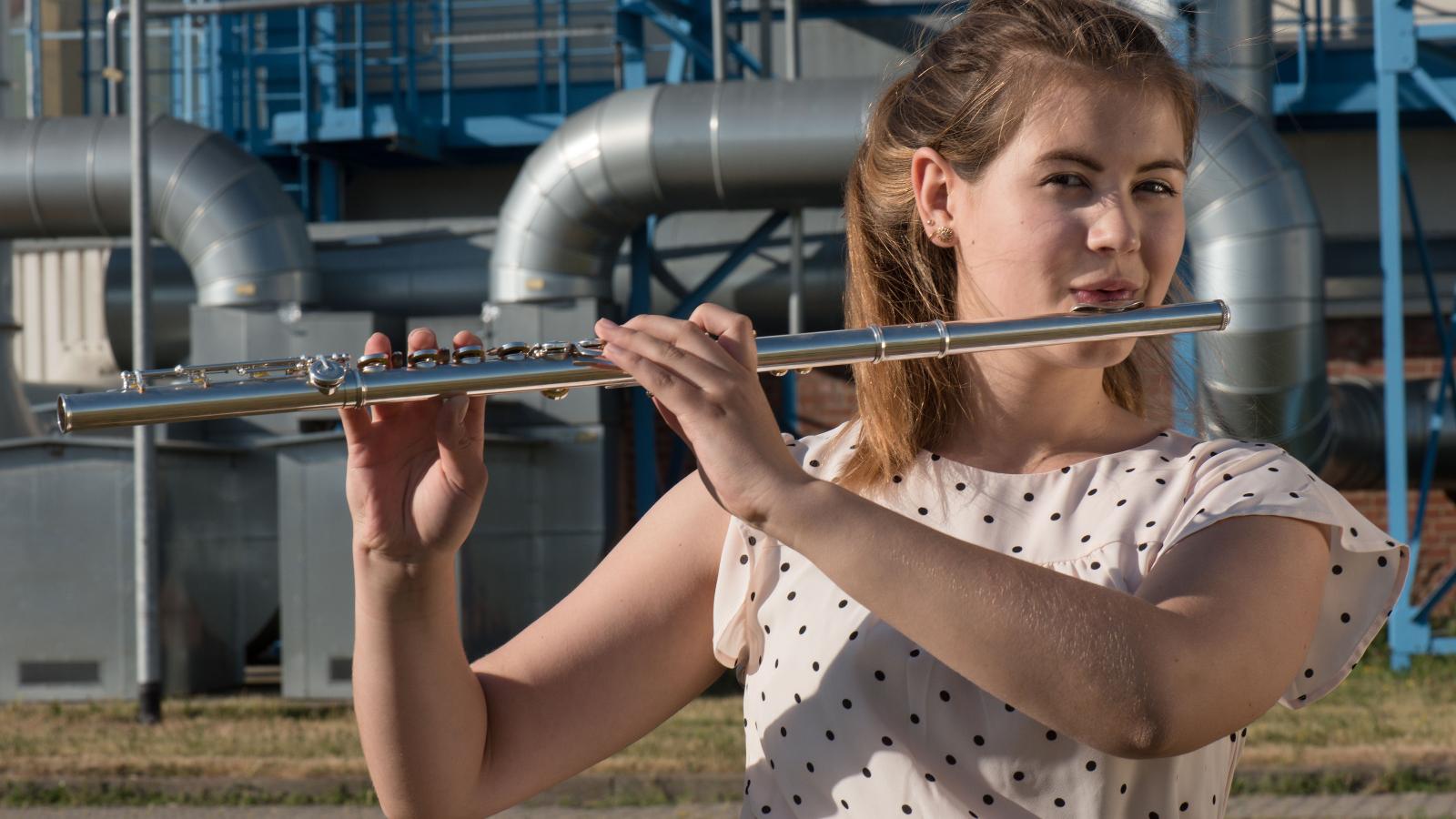 Johanna Mill mit ihrer Querflöte. Foto: Margit Wild