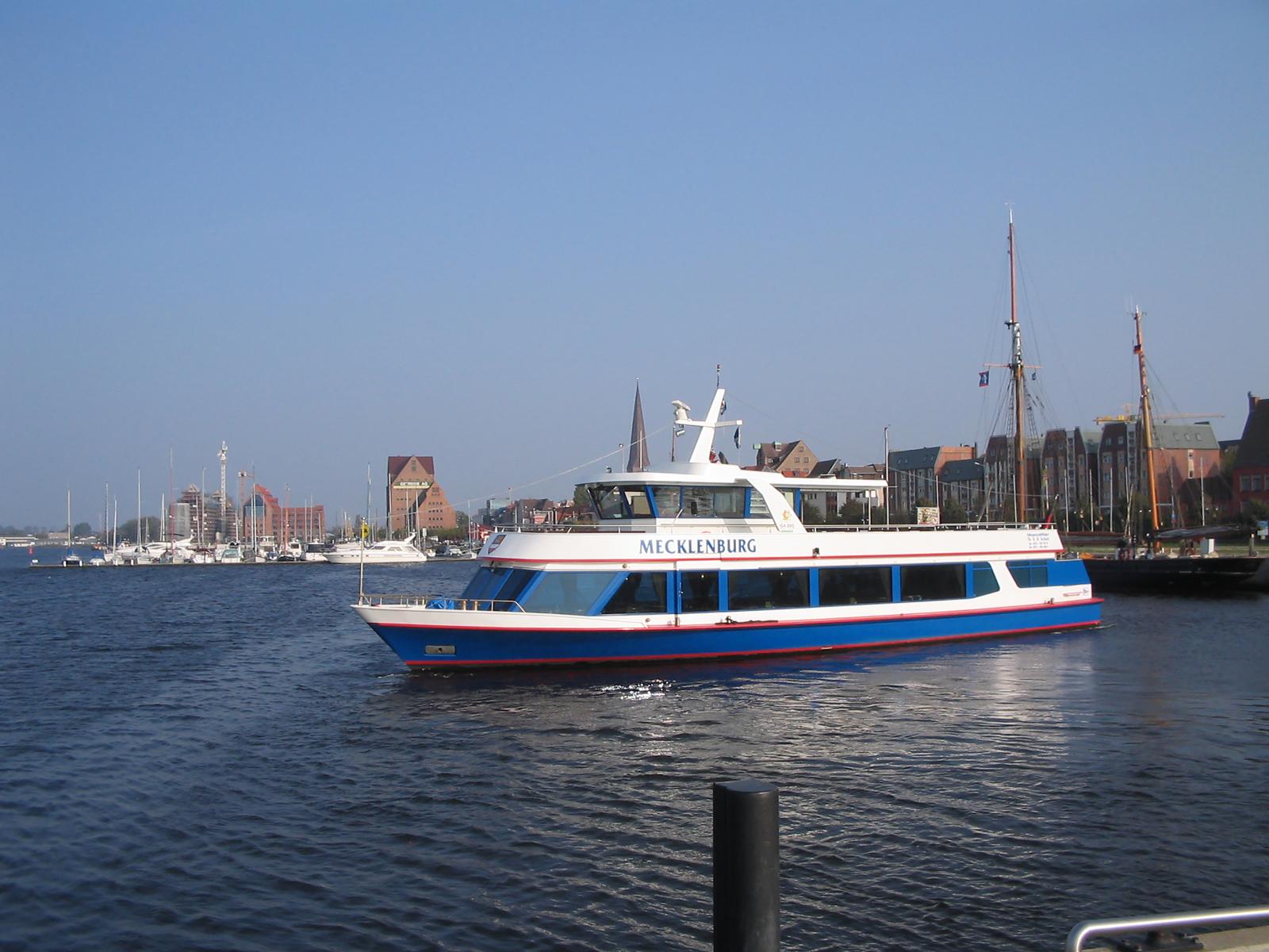 Das Fahrgastschiff