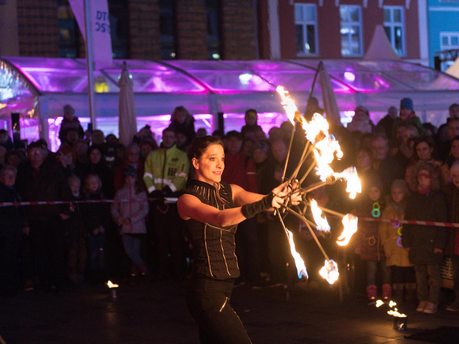 Die Feuershow mit Loops ließ das Publikum staunen 