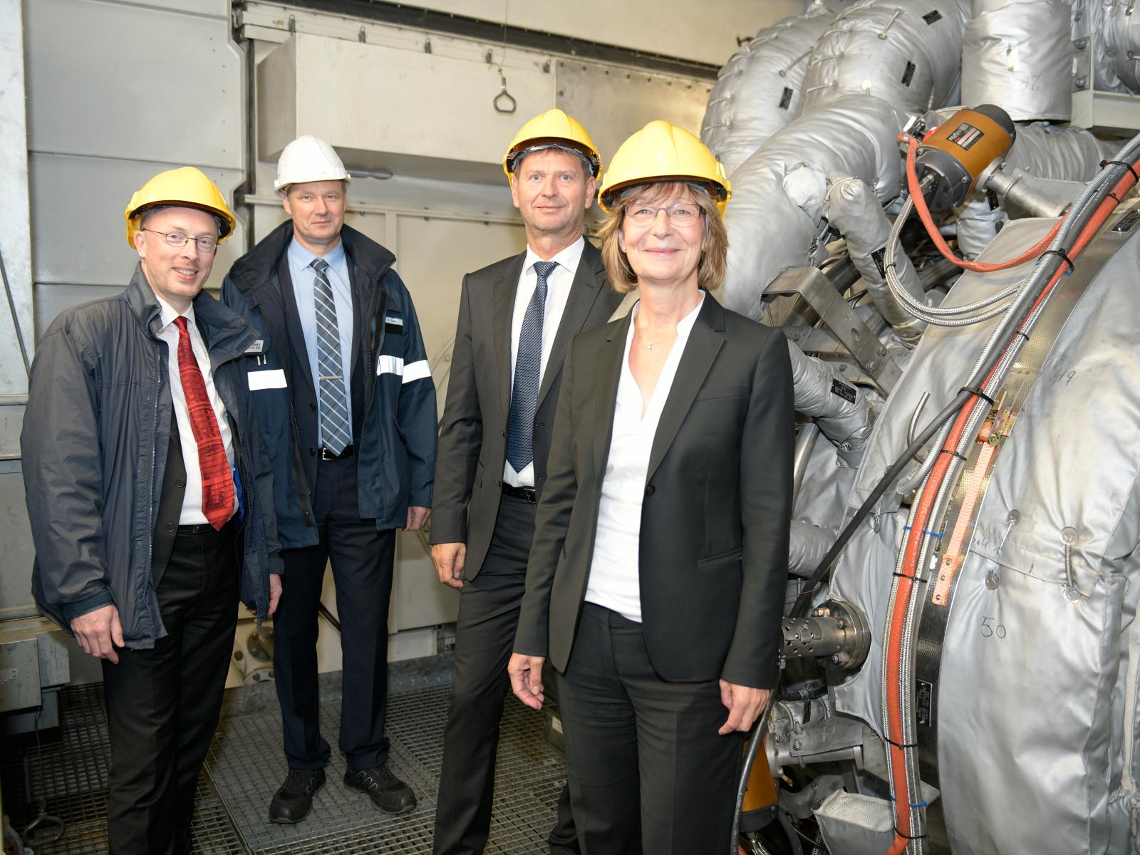Am 5.10.2017 weiht der Vorstand mit dem Energieminister des Landes, Christian Pegel, die neuen Turbinen ein.